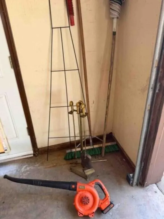 Misc., Broom, Blower, Umbrella