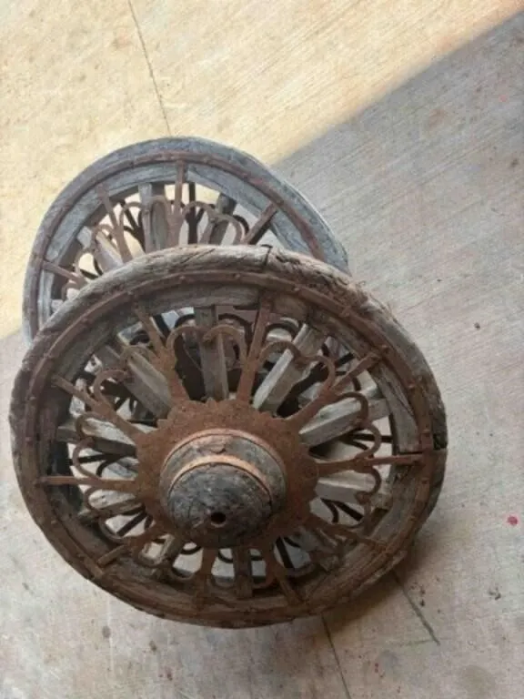 2 Vintage wagon Wheels with scalloped design