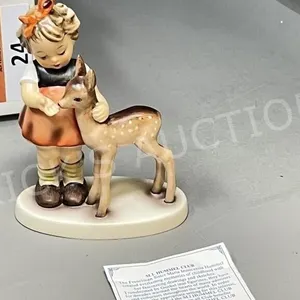Hummel figurine #885 Friends - 5"