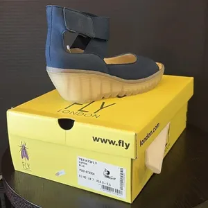 London Fly Women�s Size 9-9.5