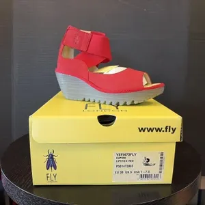 London Fly Women�s 7-7.5 Shoes