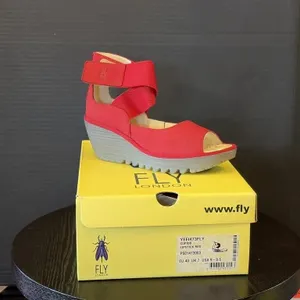 London Fly Women�s 9-9.5 Shoes