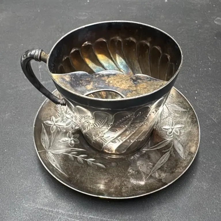 Meriden Britannia Quadruple Plate Mustache Cup and