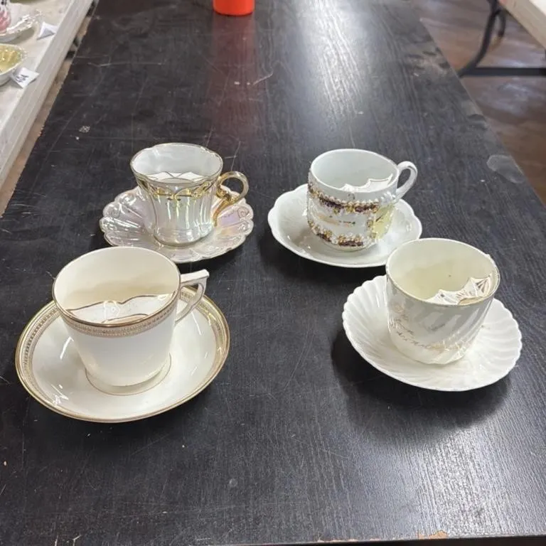 Set of 4 Vintage Porcelain Teacups and Saucers wit