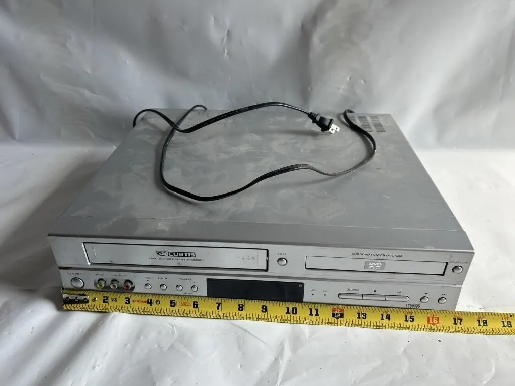 Curtis VCR & DVD Player Combo, Model DVD7600