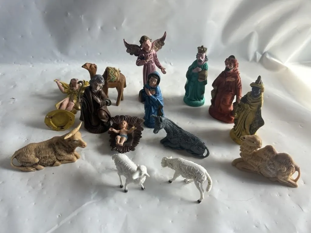 Vintage Nativity Figurine Set, 13 Pieces