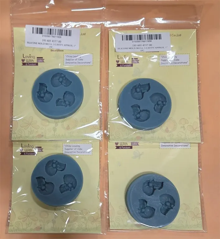 4 pk Silicone Skull Mold