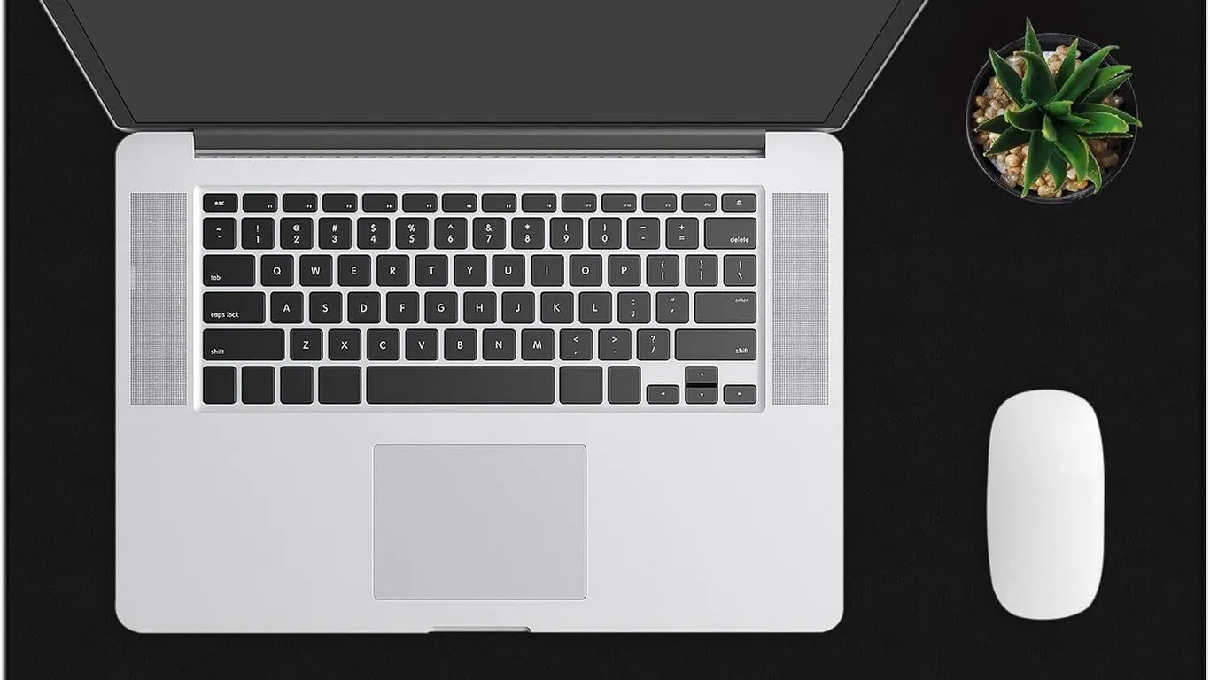 New $32 NEW (24x17in) Leather Desk Mat,...