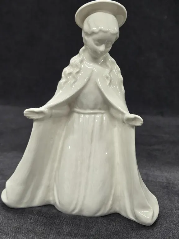 M.I. Hummel Nativity Virgin Mary