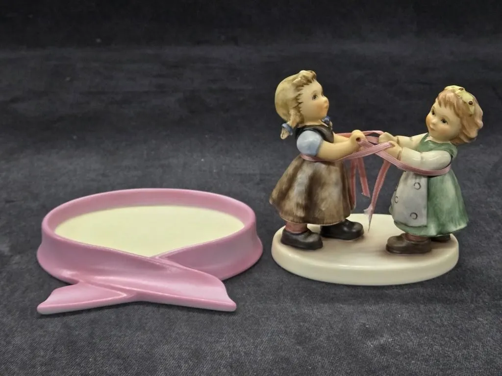 M.I. Hummel "Joy of Hope" Figurine (Hum 2252) is