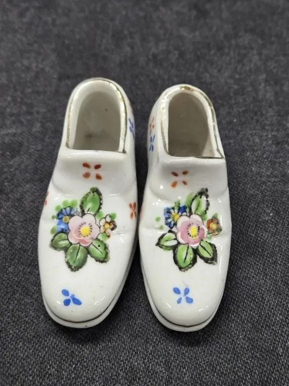 1947-1952 H. Kato Porcelain Miniature Shoe