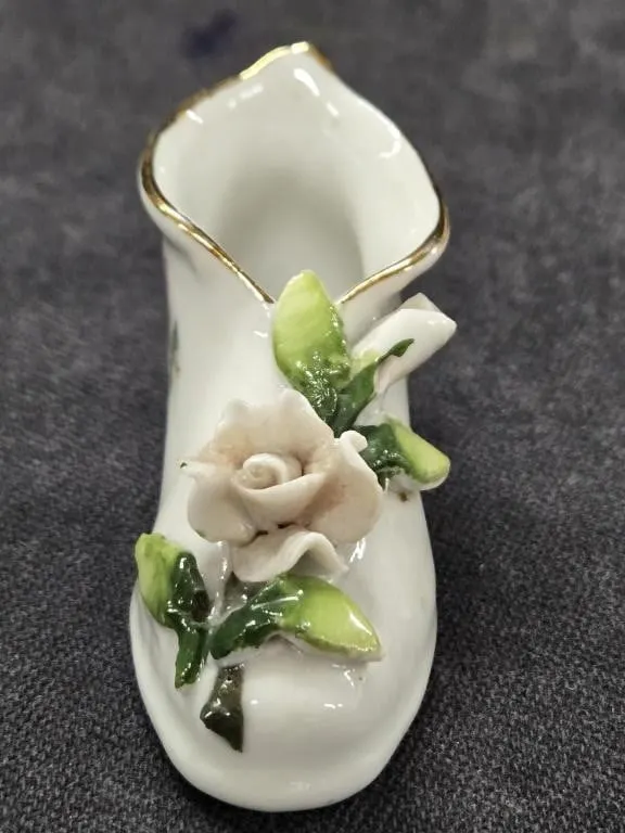 1945-1951 Miniature Porcelain Shoe Figurine