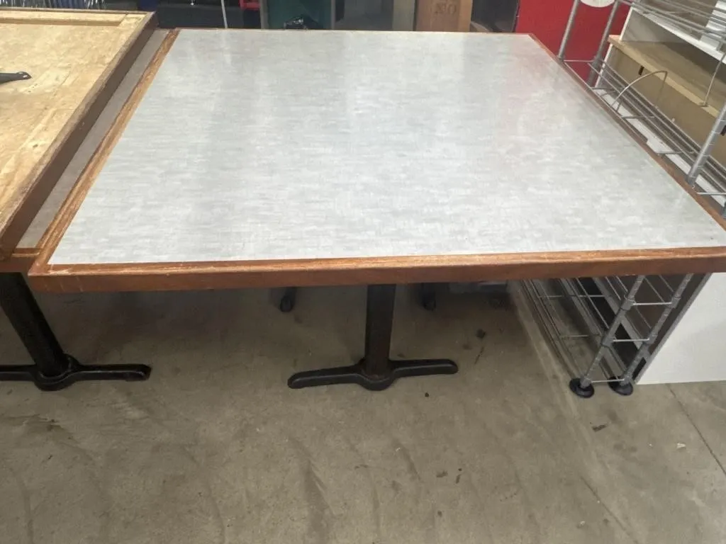 Restaurant Table with Base 50 "x30" (3) Stands