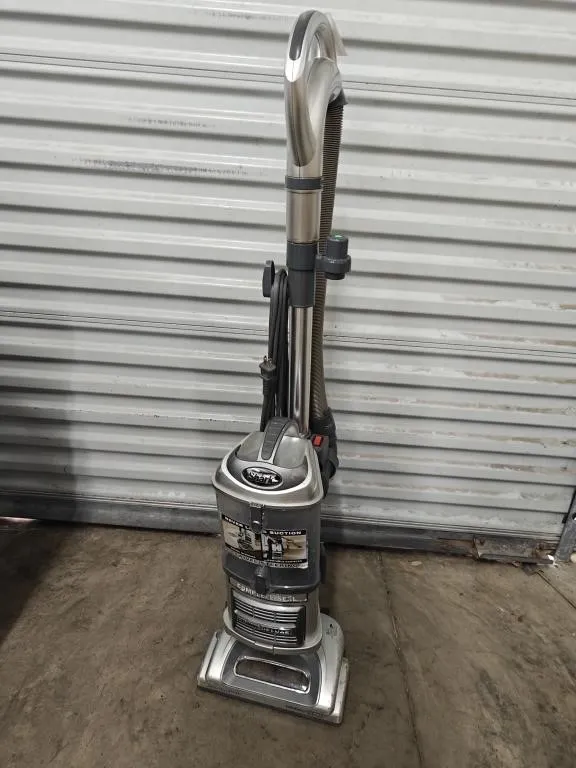 Shark Navigator Upright Vacuum TESTED AND WORKING