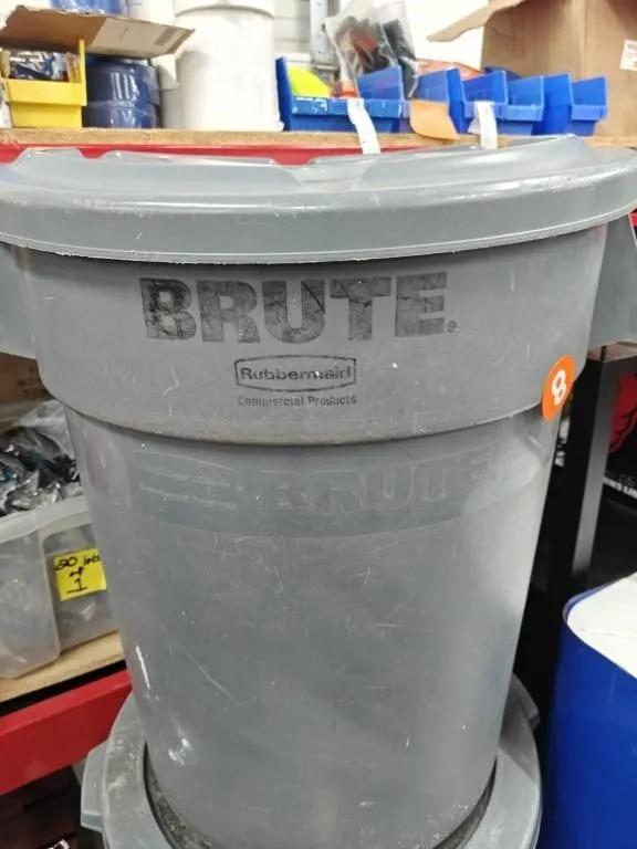 Rubbermaid 32 Gal Commercial Plastic Trash Can