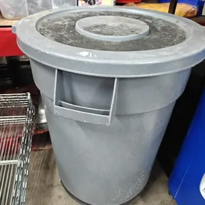 Rubbermaid 32 Gal Commercial Plastic Trash Can