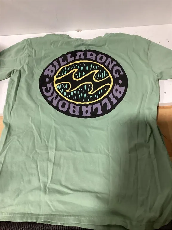 Billabong Graphic T-Shirt Small