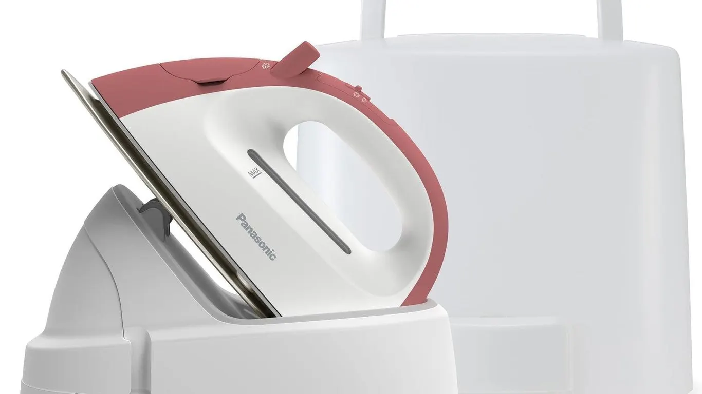 Panasonic NI-QL300R Cordless Steam Iron Red