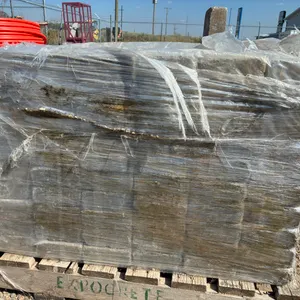 Pallet of Bricks 9" x 6" x 2 1/4" (Approx 300)