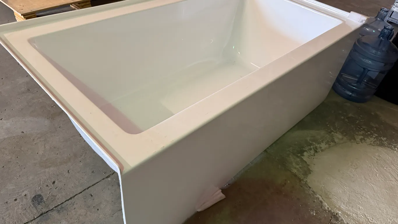 Unsed White Bathtub 60"x32"x22" H
