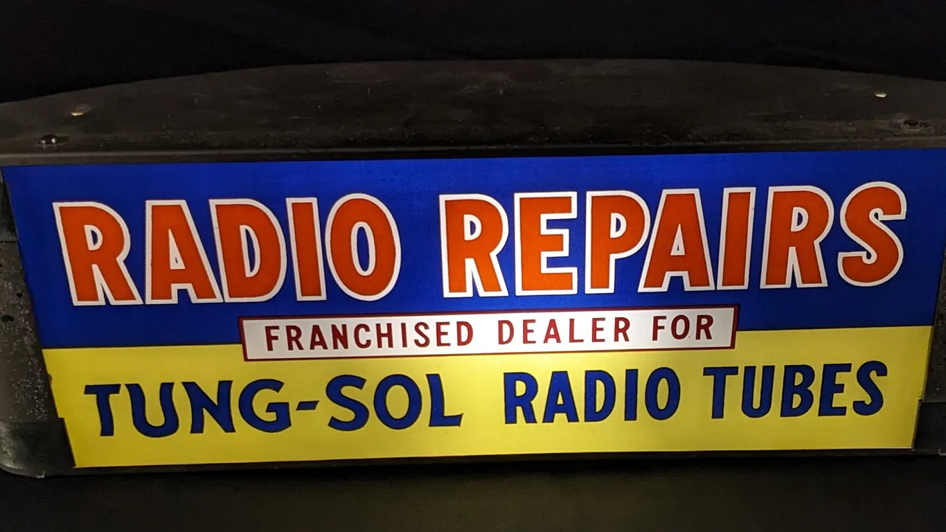 GILLCO LIGHTED SIGN RADIO REPAIRS FRANCHISED DEALER FOR TUNG-SOL RADIO TUBES