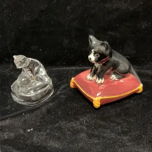 Ceramic Dog Figurine on Red Pillow and Clear Glass Cat Figurine Pair, Decorative Collectibles Set, A