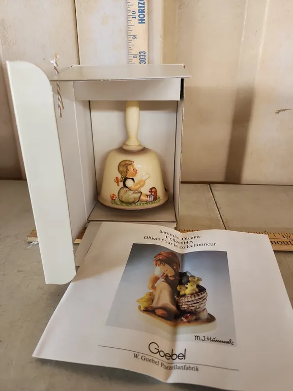 1985 M.J. Hummel Goebel Annual Bell In Bas-Relief 8th Edition In Box