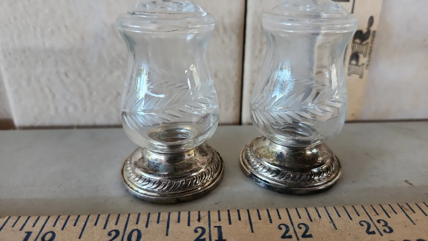 Vintage Quaker "Hurricane" Newport Sterling #703 Weighted Salt/Pepper Shakers Etched Glass Tops