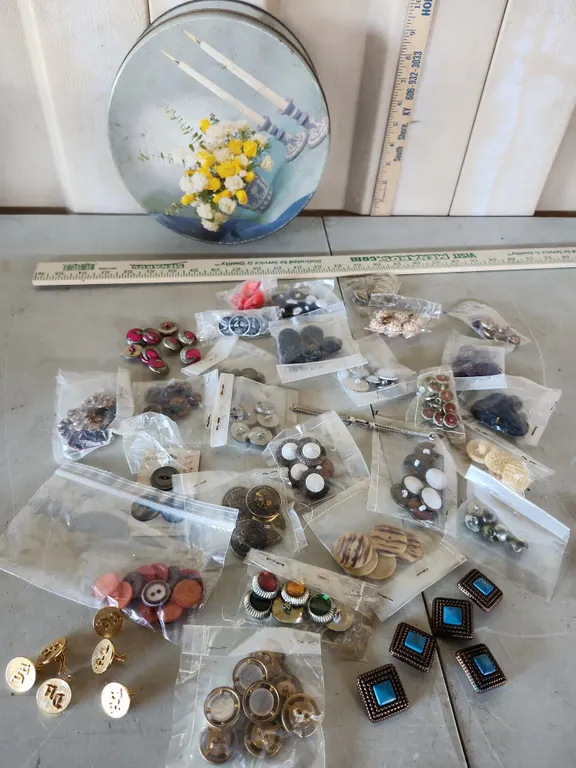 Vintage Tin 9.75"X3.5" & Assorted Buttons