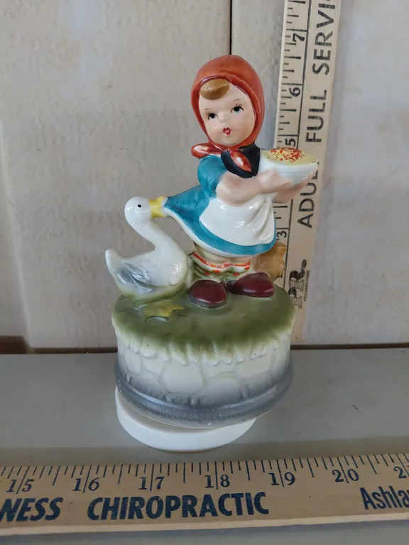 Vintage Himark/Daver Hummel Style Ceramic Musical Girl Figure Tested Works 6.5" Tall