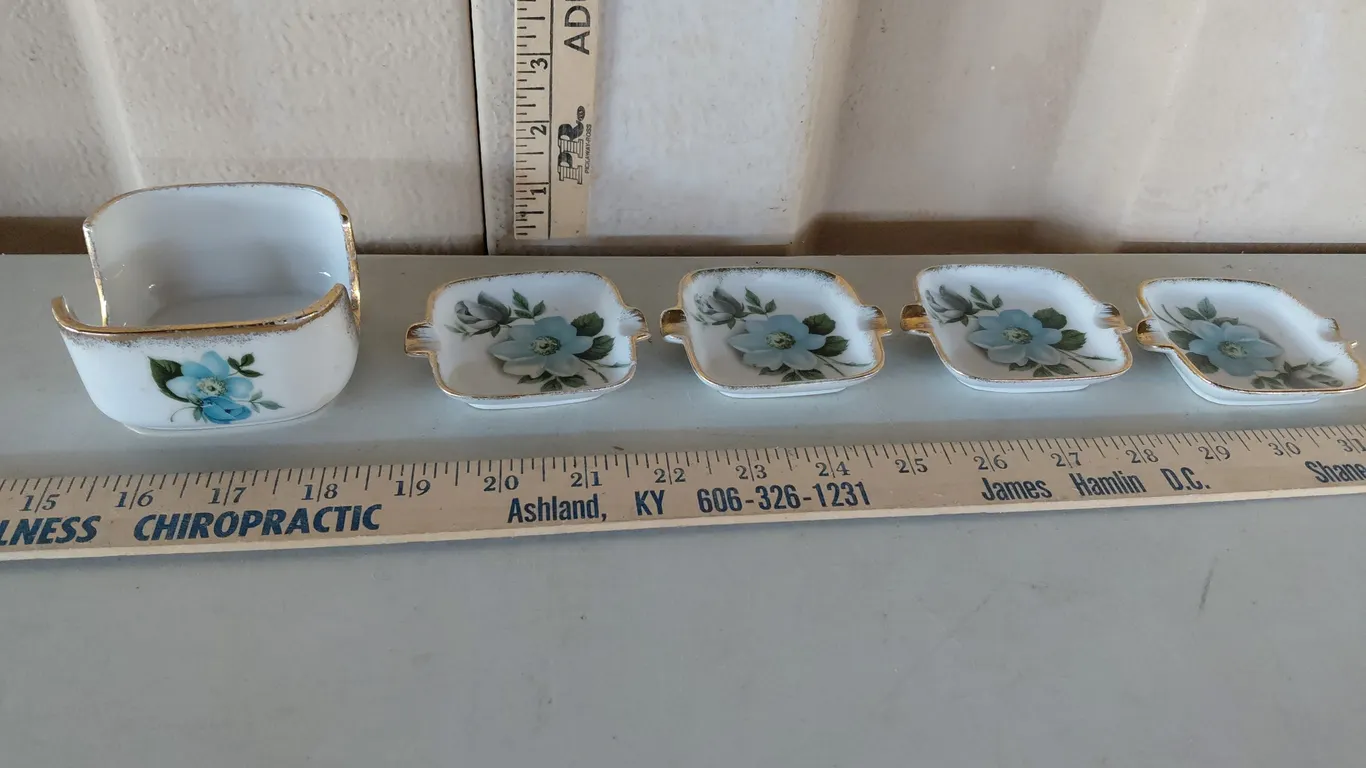 Vintage Royal Crown 3458 Porcelain Ashtray Set