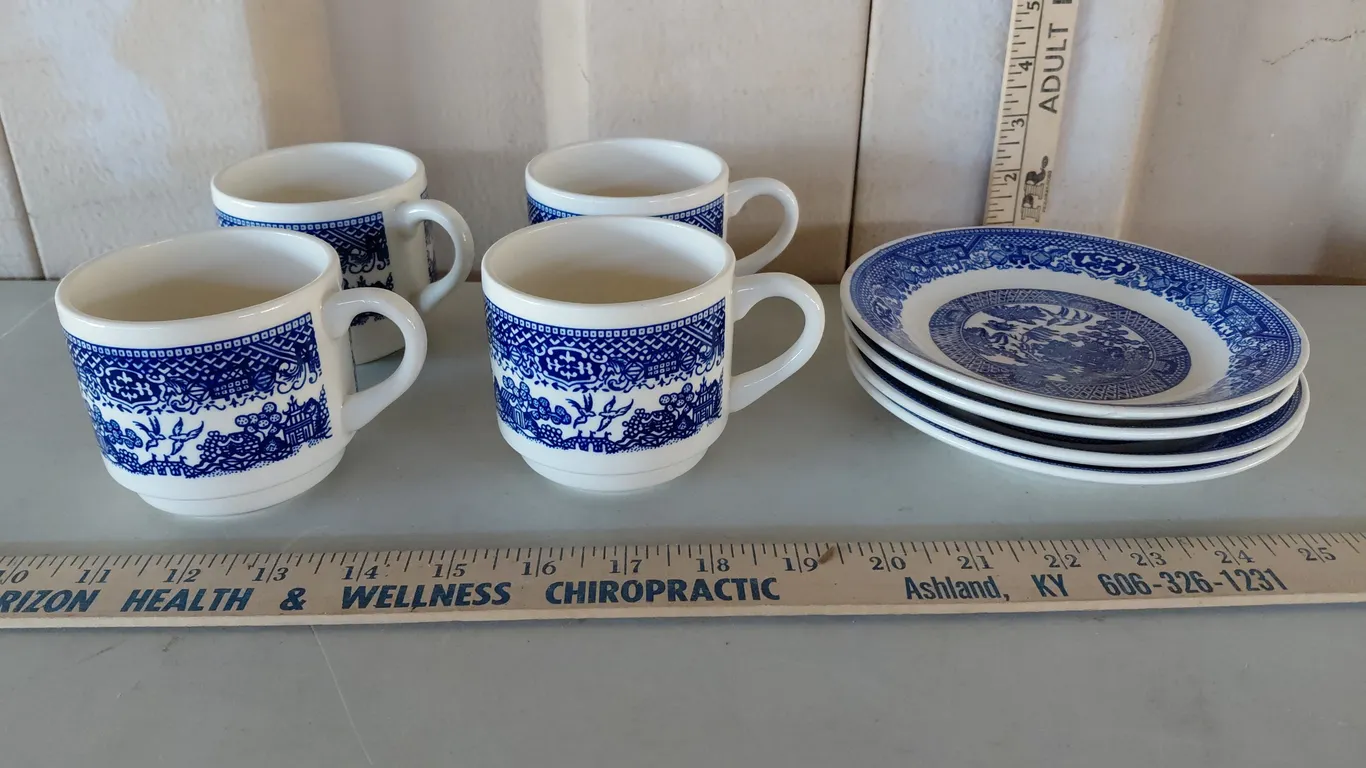 Set Of 4 Royal China Blue Willow Saucers & Cups