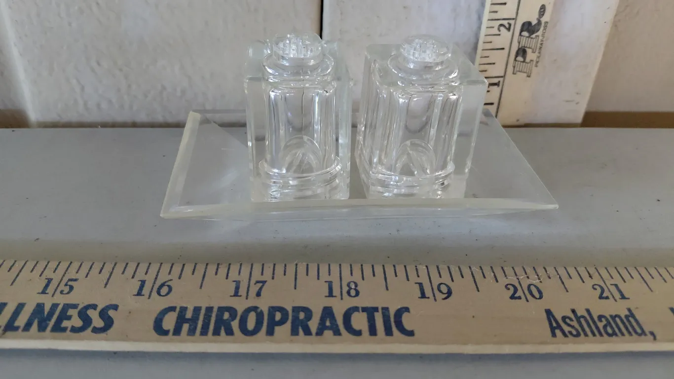 Clear Plastic Salt/Pepper W/Tray