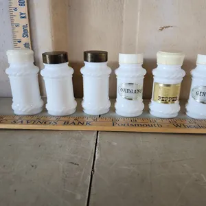 6 Anchor Hocking Shakers 3.5''