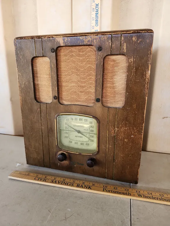 Vintage Broadcast Meters RCA Victor Radio 12"X7"X14"