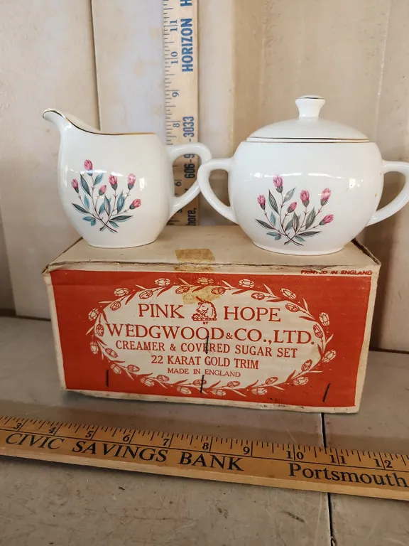 Vintage Pink Hope Wedgwood & Co Creamer & Sugar Set 22 Karat Gold Trim W/Original Box