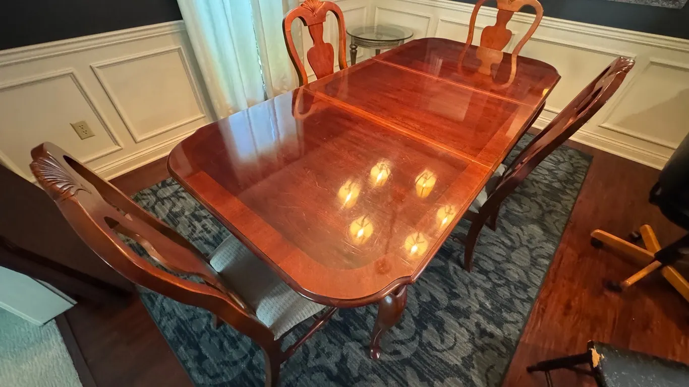 Queen Anne Dining Set