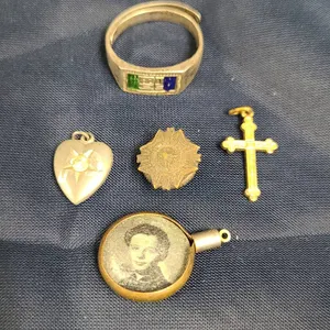 5 Mixed Jewelry and Keepsake Items: Class Ring, Cross Pendant, Heart Locket, Badge, and Photo Locket