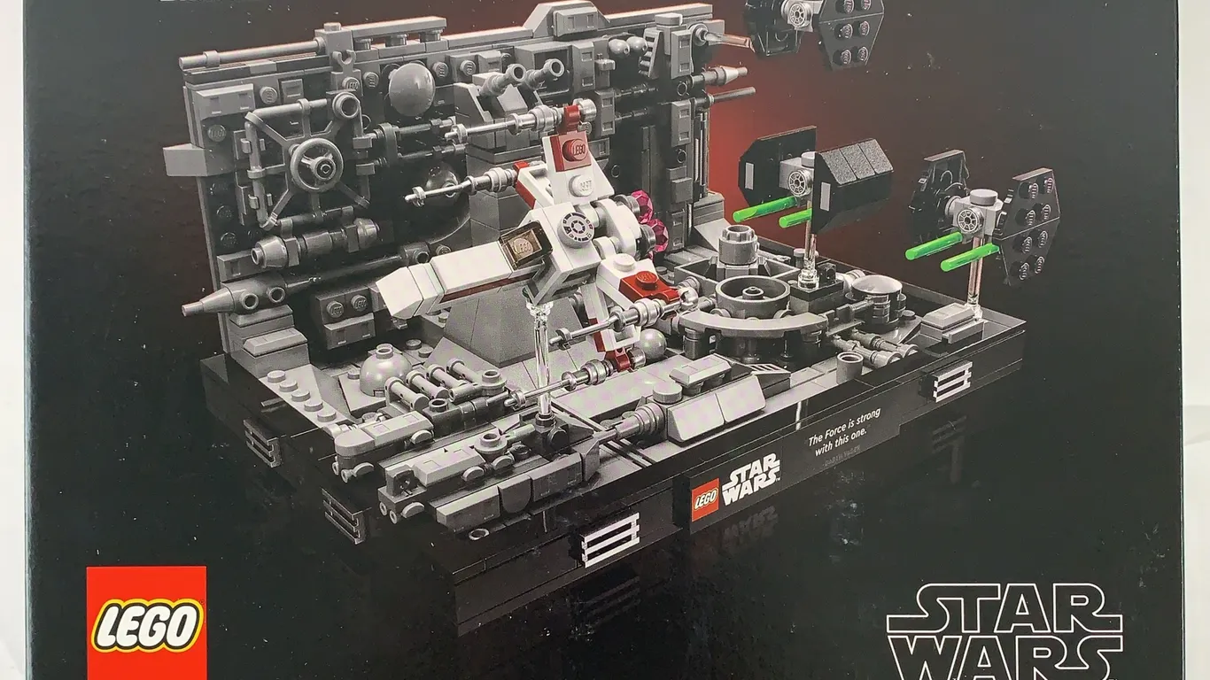 LEGO Star Wars Death Star Trench Run Diorama 75329 (2022)