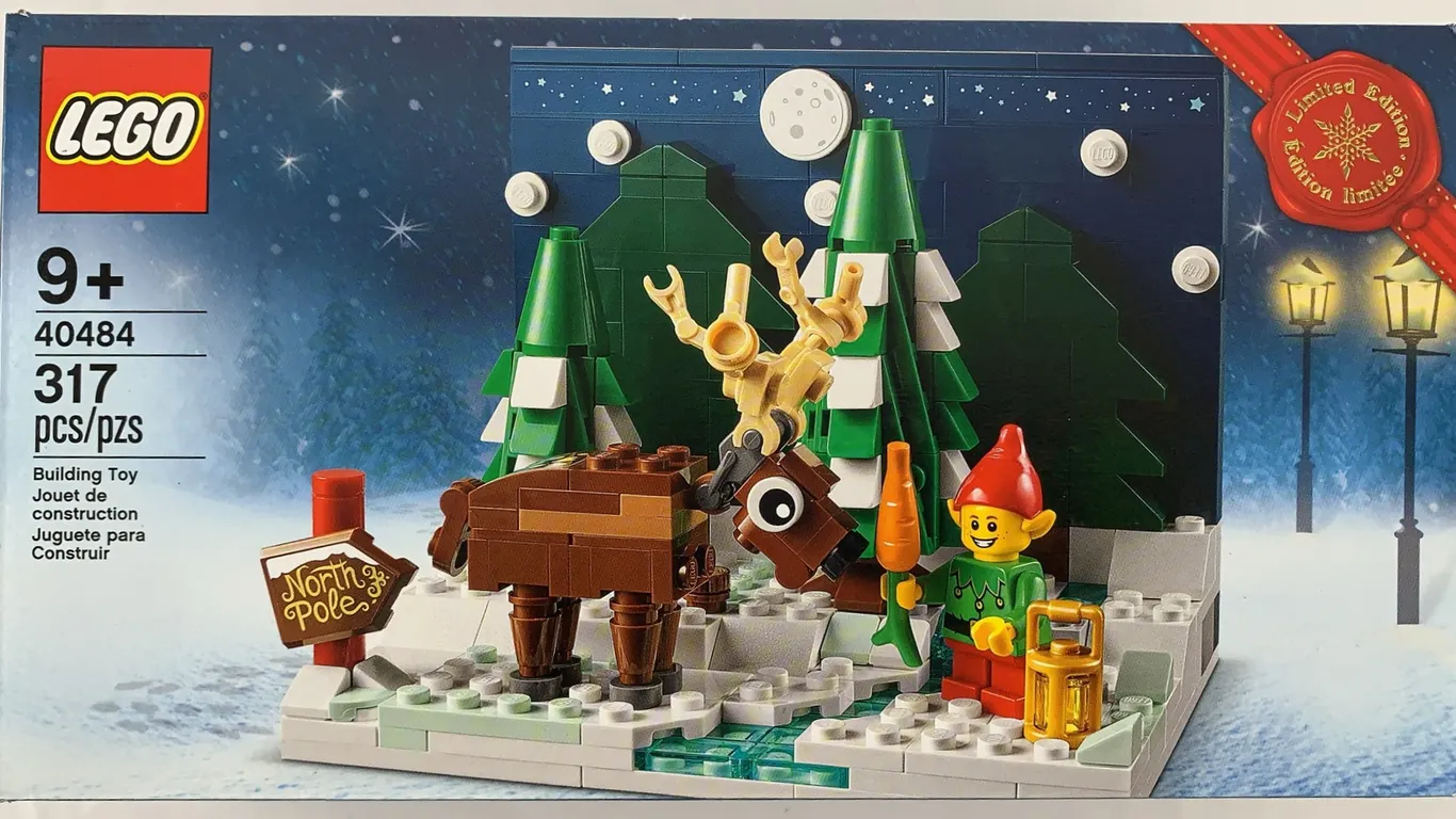 LEGO Santa's Front Yard 40484 (2021)