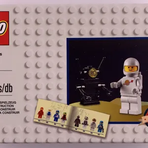LEGO Classic Space Minifigure Collection 5002812 (2014)
