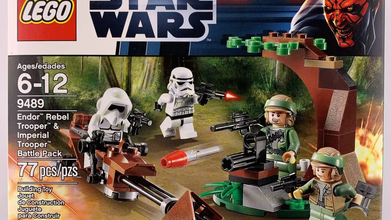 LEGO Star Wars Endor Rebel Trooper & Imperial Trooper Battle Pack 9489 (2012)