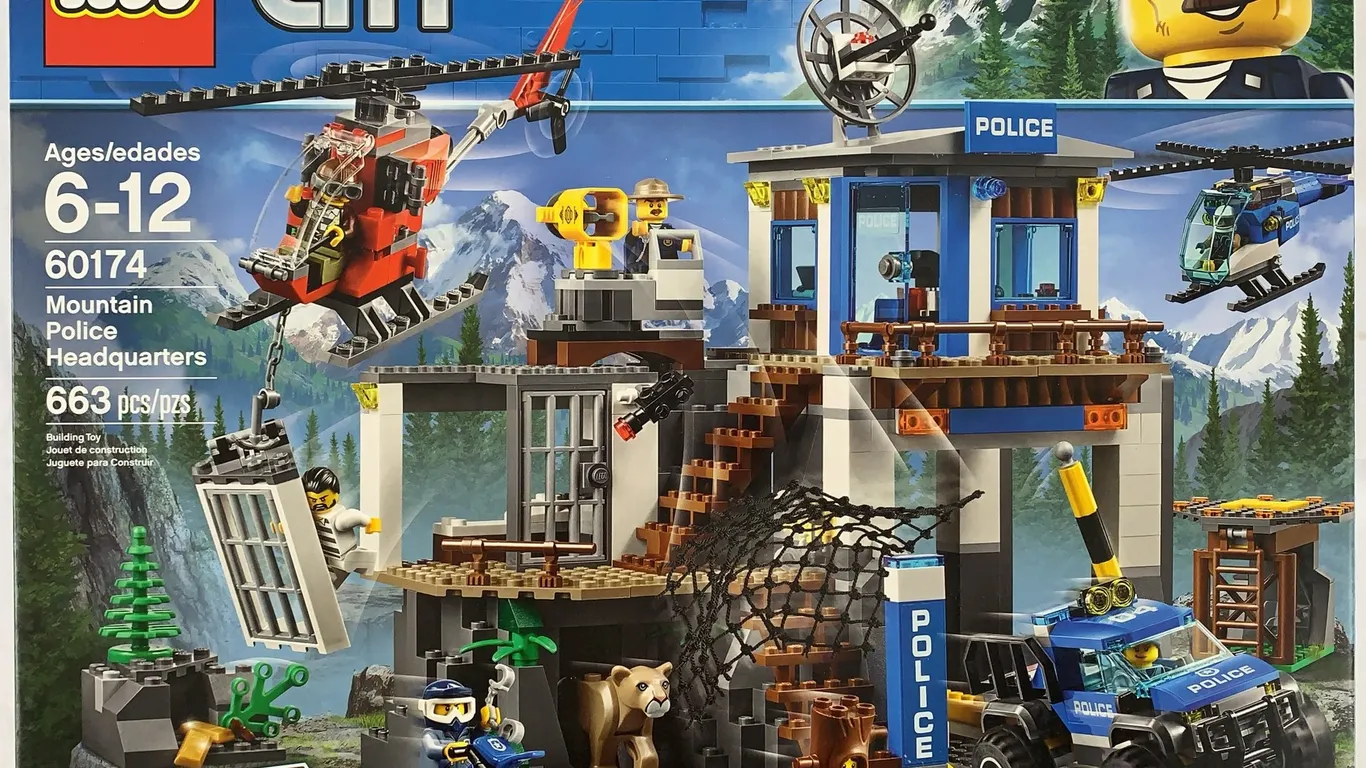 LEGO City Mountain Police Headquarters 60174 (2018)