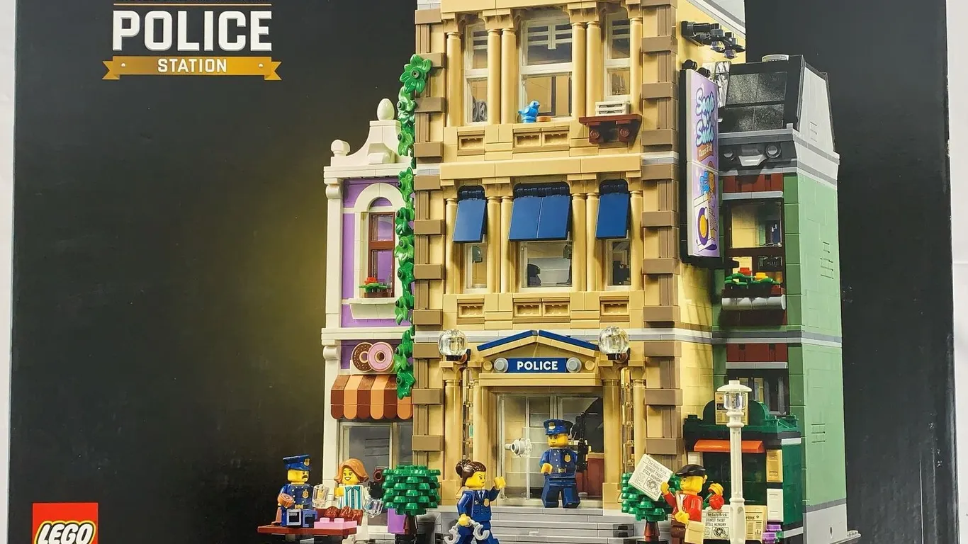 LEGO Modular Buildings Collection Police Station 10278 (2021)