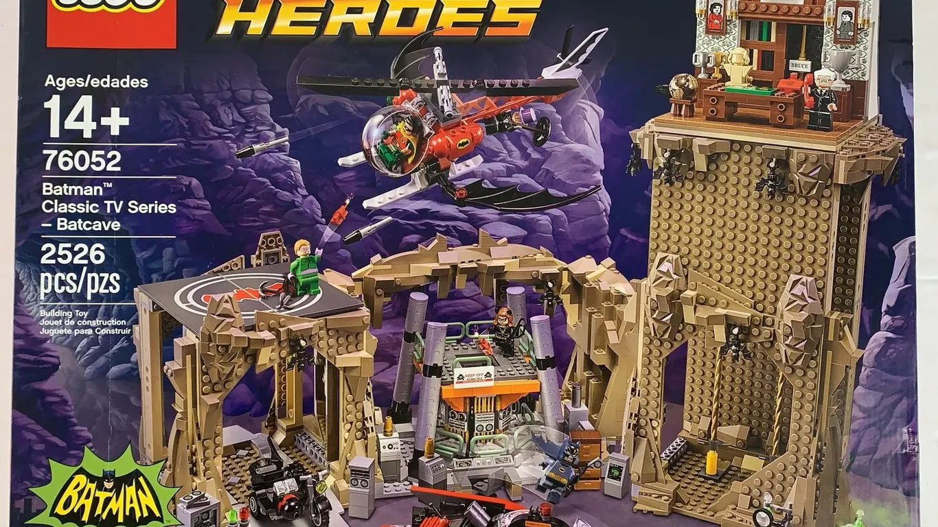 LEGO DC Comics Super Heroes Batman Classic TV Series Batcave 76052 (2016)