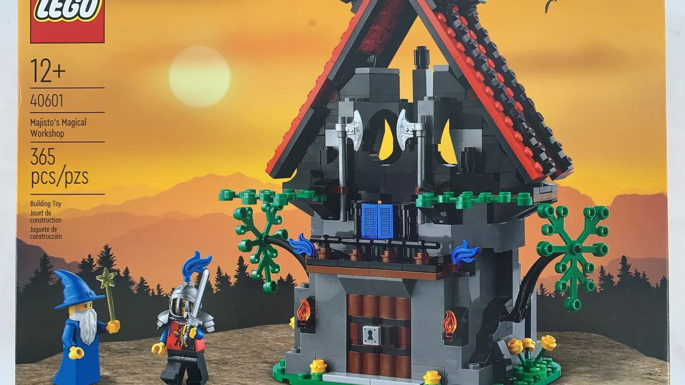 LEGO Majisto's Magical Workshop 40601 (2023)