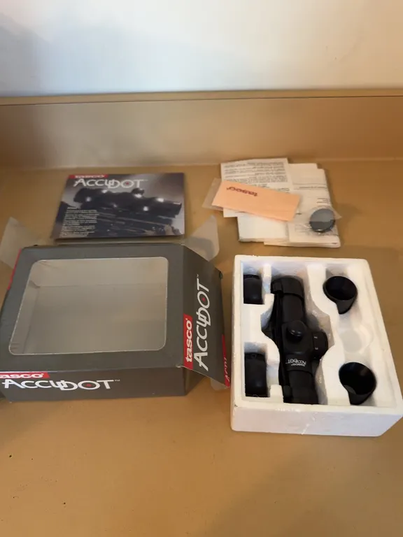 Tasco Accudot 30mm Illuminated Red Dot Scope Box Set