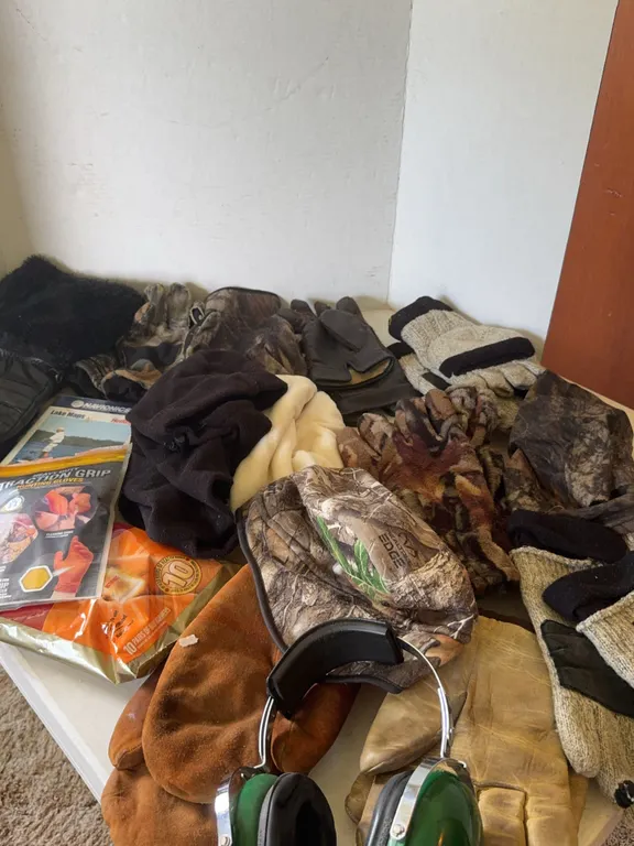 Outdoor Hunting Gear Lot Gloves Realtree Camo Ear Muffs Warmers