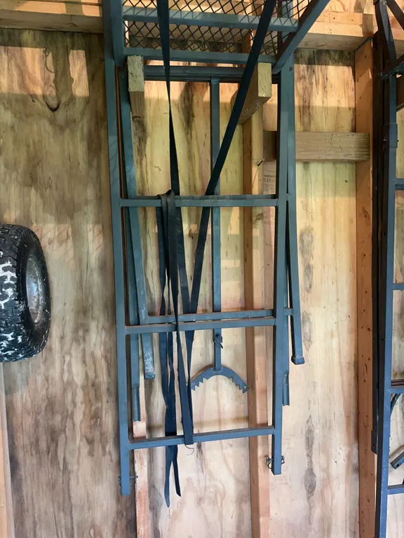 Metal Hunting Tree Stand Ladder Platform with Mounting Straps