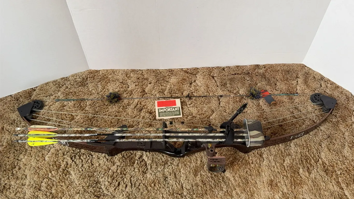 Bear Archery Whitetail Hunter Compound Bow With TruGlo Sight
